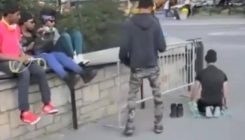 Pogledajte reakciju Amerikanaca kada vide muslimana da klanja na ulici (VIDEO)