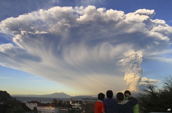 Erupcija vulkana Calbuco u Čileu: Za tri dana izbačeno 210 miliona kubnih pepela