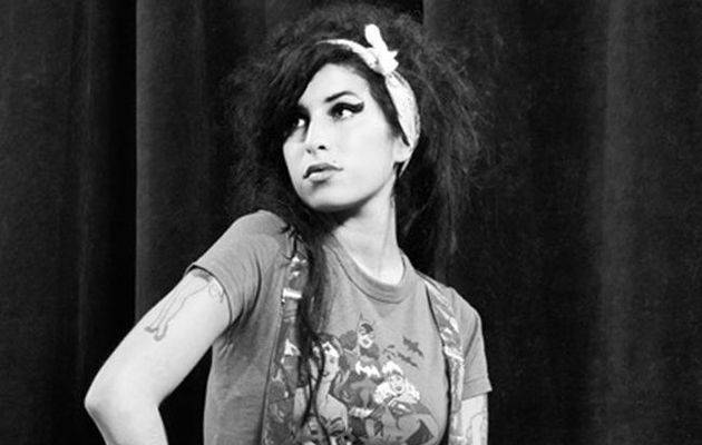 Poslušajte nikad objavljenu demo pjesmu Amy Winehouse koju je snimila sa 17 godina (VIDEO)