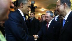 Trenutak za historiju: Rukovali se Obama i Castro (FOTO)