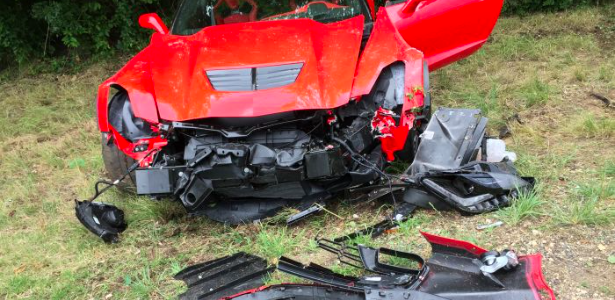 Kako u sekundi uništiti automobil vrijedan više od 140.000 KM (VIDEO)