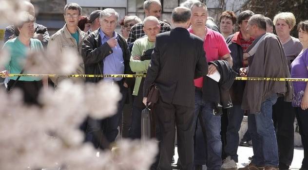 Radnici konfekcije "Borac" danas ispred zgrade Vlade FBiH