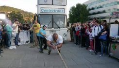 Spektakl u Sarajevu: Strongman Adin Arnaut vukao autobus težak 15 tona (FOTO/VIDEO)