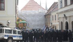 Nakon posjete ministra: Počeo okršaj policije i prosvjednika na Markovom trgu (FOTO)