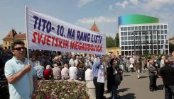 Protesti protiv Trga maršala Tita u Zagrebu: Tito je bio zločinac, a mi nismo nikakav region (FOTO)