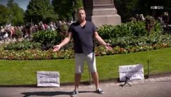U parku držao natpis "Ja imam HIV, dodirnite me": Pogledajte reakcije prolaznika (VIDEO)