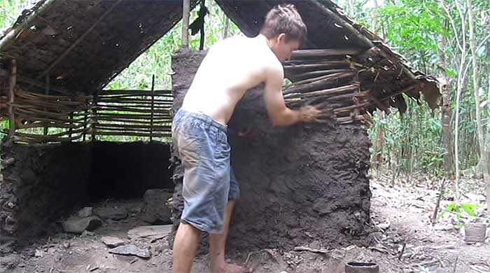 Preživljavanje u prirodi: Pogledajte kako napraviti odlično sklonište u divljini (VIDEO)