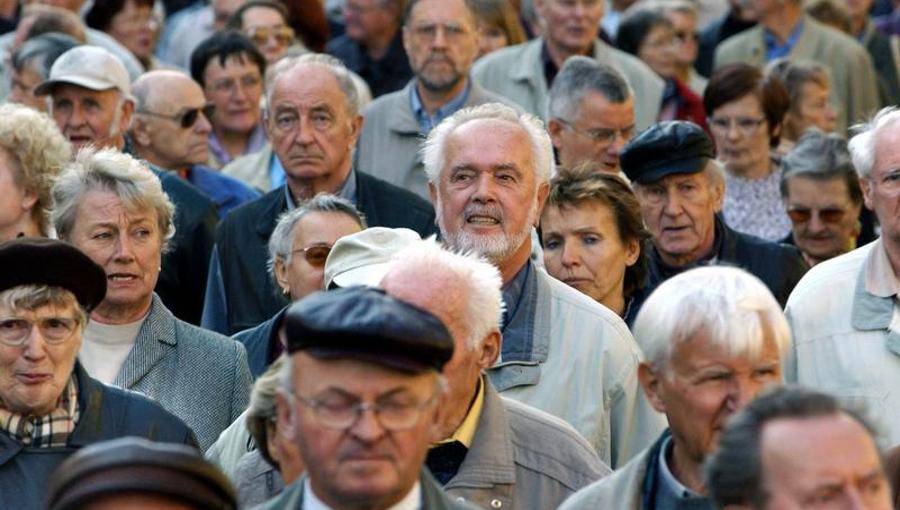 Kreditnim zaduženjem Zavoda do isplate penzija od prvog do petog u mjesecu