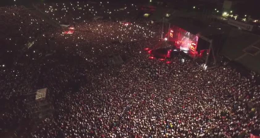 Bosnom behar probeharao: Snimci iz zraka za vrijeme koncerta Dine Merlina (VIDEO)