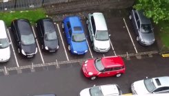 Jedno parking mjesto, dvije vozačice,17 minuta agonije (VIDEO)