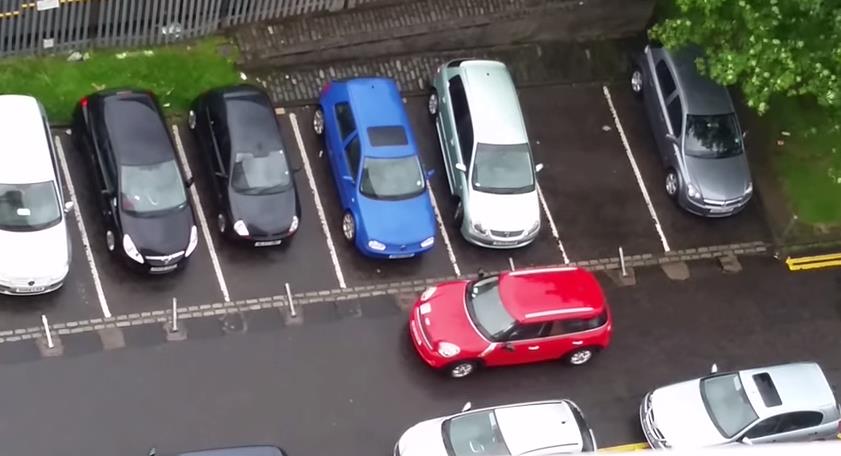 Jedno parking mjesto, dvije vozačice,17 minuta agonije (VIDEO)