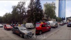 Tuzlanski taksisti održali protestnu vožnju (FOTO)