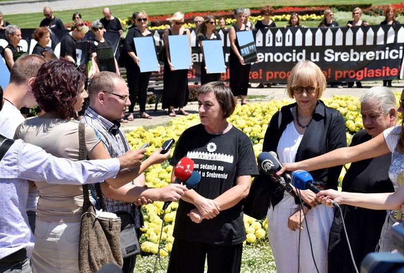 "Žene u crnom" ispred Predsjedništva Srbije: Proglasite 11. jul Danom sjećanja na genocid u Srebrenici