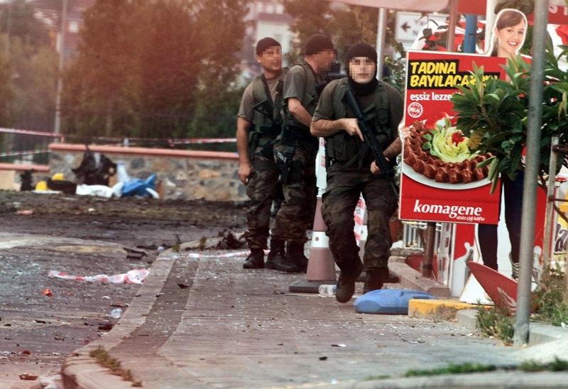 Napad na američki konzulat u Istanbulu izvele dvije žene, građani ih pokušali spriječiti