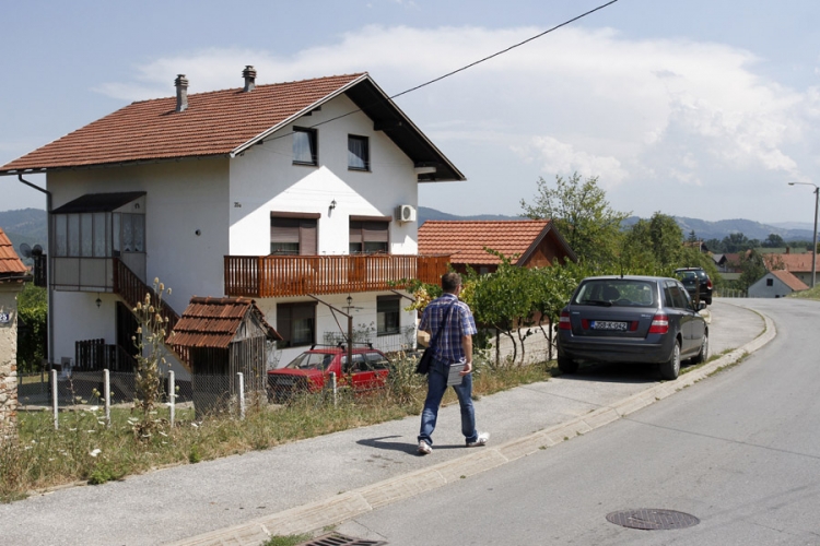 Banjalučanin čistio oružje za slavu, pa ranio majku u glavu