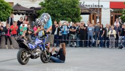 Stunt show u Tuzli: Pogledajte fascinantan nastup Dejana Špoljara na Trgu slobode (FOTO/VIDEO)