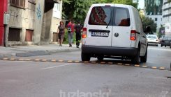 OPREZ: Novi 'ležeći policajac' u centru Tuzle (FOTO)