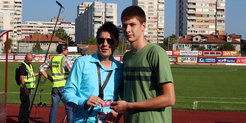 Zlatnom košarkašku Emiru Čerkezoviću FK Sloboda poklonila sezonsku ulaznicu