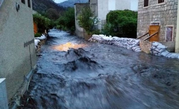 Strašne poplave, bujice i odroni na Pelješcu, na Hvaru nestao 61-godišnjak (VIDEO)