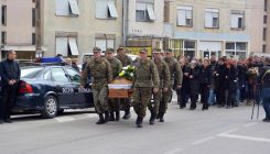 Nevesinje: Uz vojne počasti sahranjen vojnik Nedeljko Radić (FOTO)