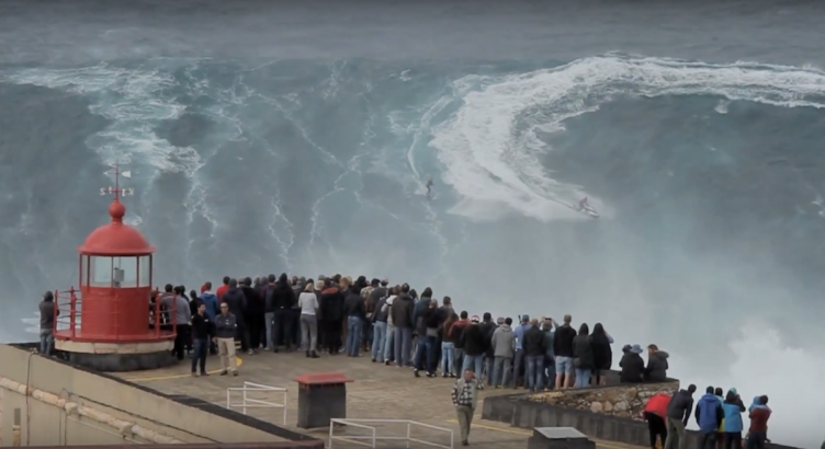 Surfer savladao talas visok 20 metara (VIDEO)