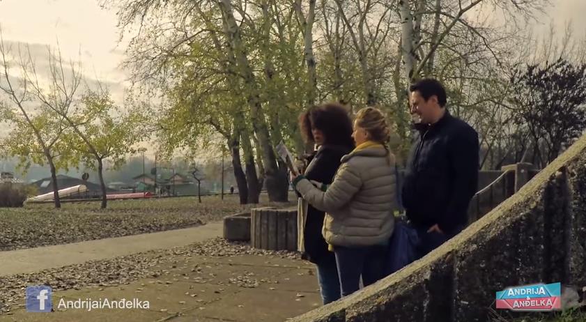 Andrija i Anđelka turistkinji objašnjavaju gdje je Kalemegdan (VIDEO)