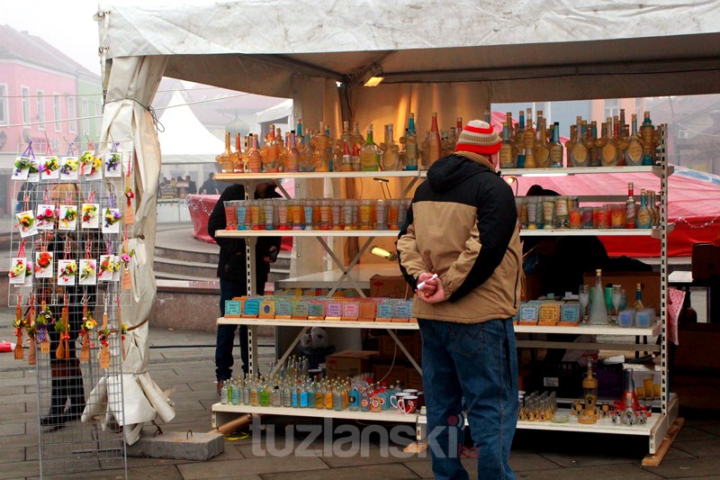 Na Trgu Slobode u Tuzli od subote Novogodišnji bazar "Zimska čarolija"