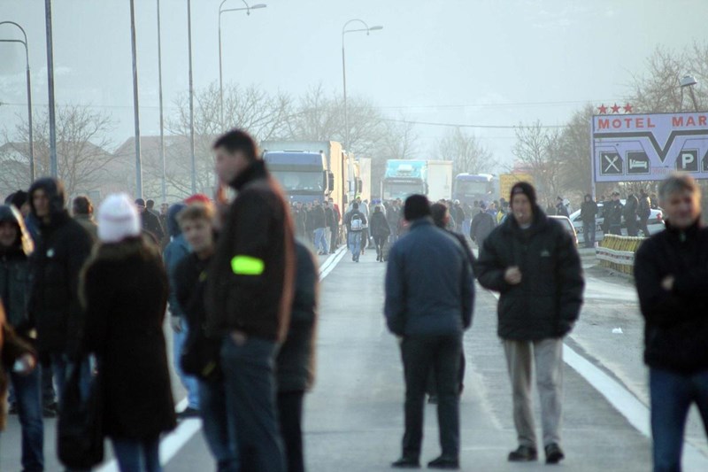 Radnici Krivaje Mobel opet na ulici: Protestovaćemo 365 dana