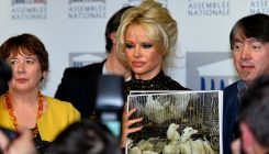 Pamela Anderson u francuskom parlamentu govorila o zaštiti gusaka i pataka (FOTO)