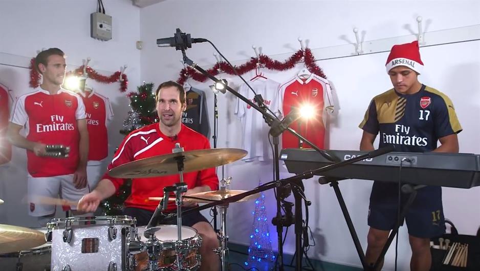 "Arsenal band": Sanchez za klavijaturama, Čech bubnjar (VIDEO)