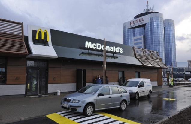 Sarajevo: Oružana pljačka McDonald'sa, policija traga za dvjema osobama