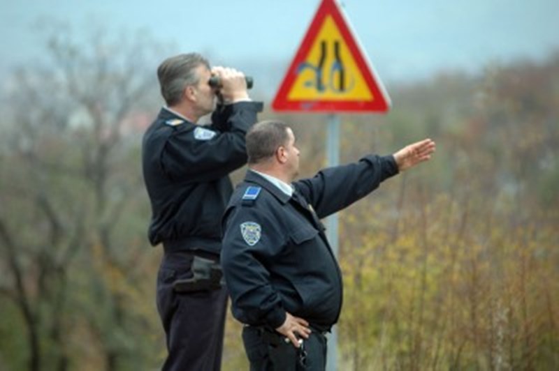 Uhapšen provalnik koji je kroz šaht namjeravao opljačkati trgovinu i poštu