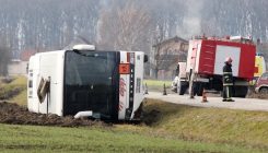 Hrvatska: Autobus pun djece se prevrnuo i sletio u kanal