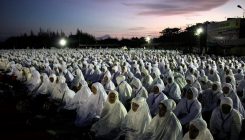 Hiljade muslimana na otoku Sumatra molilo za mir u svijetu (FOTO)