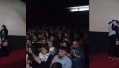 Tuzla: Zaprosio djevojku pred "Valentinovo" u krcatom kinu (VIDEO)