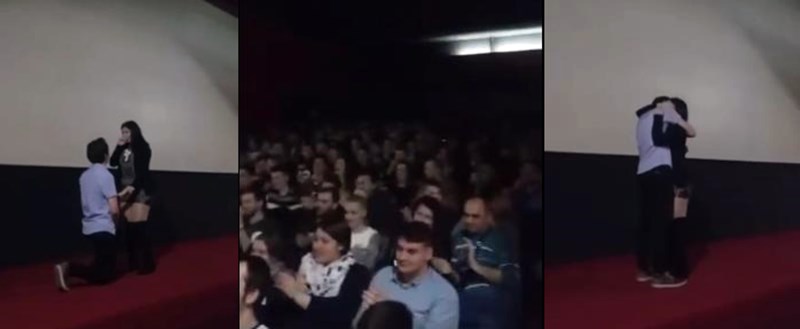 Tuzla: Zaprosio djevojku pred "Valentinovo" u krcatom kinu (VIDEO)