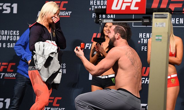 UFC prosidba: Usred vaganja zaprosio djevojku (VIDEO)