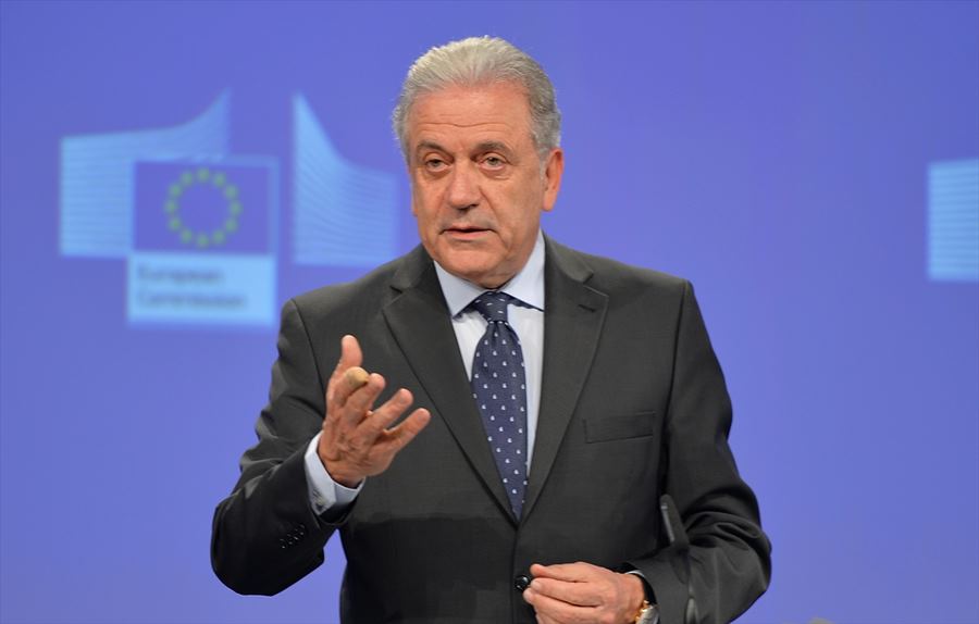 Avramopoulos: U Grčku će do kraja marta stići još 100.000 izbjeglica i migranata