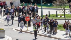 Pucnjava na Capitol Hillu: Lakše ranjen policijski službenik, napadač uhvaćen (VIDEO)