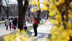 Prvi dan proljeća opravdao očekivanja: Sarajlije uživale u lijepom nedjeljnom danu (FOTO)