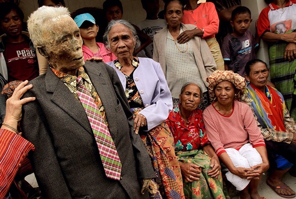 Sulawesi, ostrvo na kojem je život sa preminulima tradicija (VIDEO)