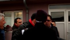 Predstavnik FK Sarajeva Ermin Avdić fizički nasrnuo na Azmira Husića (VIDEO)