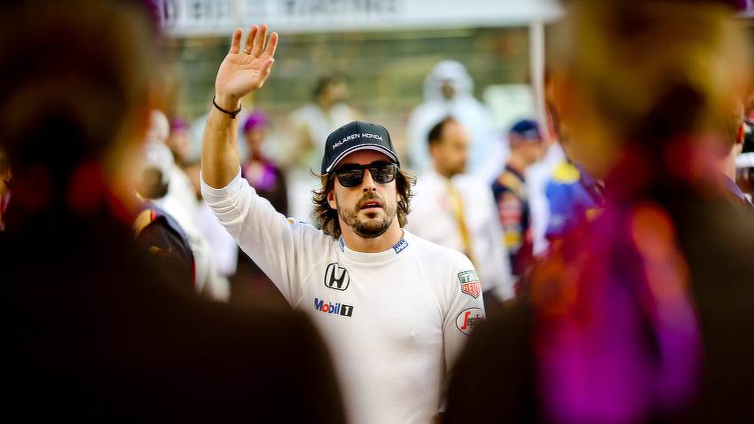 Fernando Alonso vozi u nedjeljnoj trci za Veliku nagradu Kine