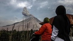 Mještani Sumatre posmatraju "buđenje" vulkana Sinabung (FOTO)