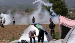 Novi sukobi migranata i makedonske policije u Idomeniju (FOTO)