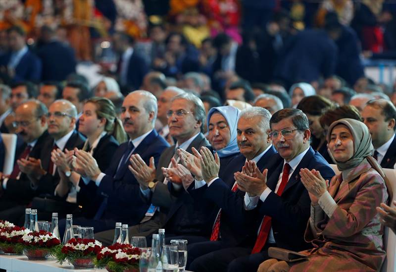 Davutoglu: Možemo se odricati funkcija, ali ne i naše borbe, misije i puta