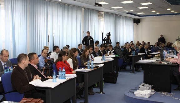 Vijećnici iz pet stranaka napustili sjednicu Gradskoga vijeća Tuzla