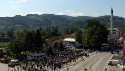 Banjaluka: Veći broj autobusa sa vjernicima i gostima stigao pred Ferhadiju