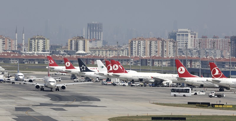 Avion iz Beograda sletio na aerodrom Ataturk, niko ne može da uđe i izađe sa njega