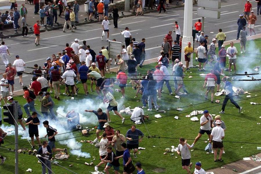 EURO 2016: Suzavac i krv na ulicama Marseillea (VIDEO)